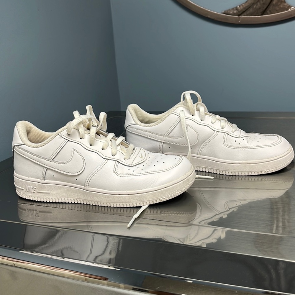 Unisex kids size 3, white Nike shoes
